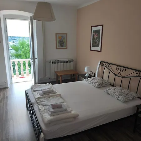Lungo Mare 5 *